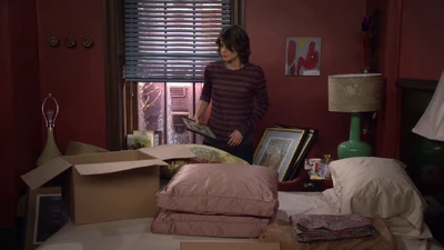Robin zieht aus Teds Apartment aus.