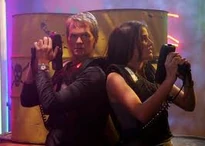 Barney und Robin spielen Lasertag