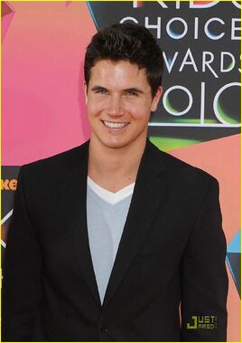 Robbie-amell-btr-baseball-04