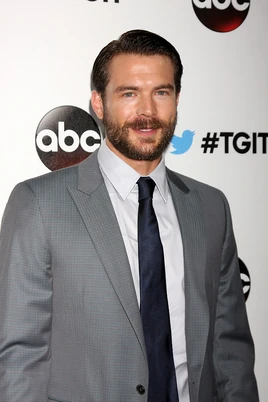 Charlie Weber