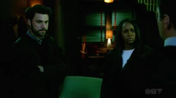 Michaela comienza a sospechar que algo no está bien con el comportamiento de Asher.