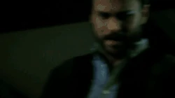 Oliver fue quien golpeo a Asher con el atizador.