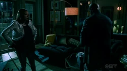 Nate le da a Annalise los , y ambos comienzan a discutir.