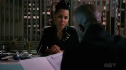 Tegan le dice a Nate que llame a Annalise para hacer las paces, a lo que él le responde que se cuide de Annalise.