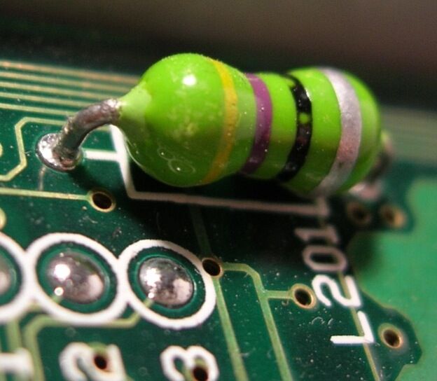 Axial-inductor-on-PCB-board.jpg