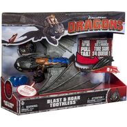 DreamWorks Dragons Deluxe Electronic Blast and Roar Toothless3