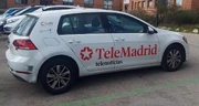 Unidad de noticias de Telemadrid cubriendo el inicio de la vacunación por la 