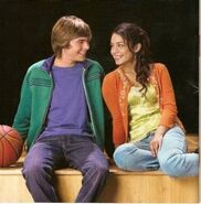 Troy-y-gabriella-high-school-musical-7