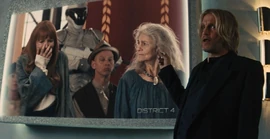 Mags si offre volontaria per Annie durante la mietitura del Distretto 4 per i 75° Hunger Games