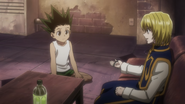 Kurapika talks with Gon