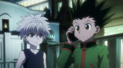 Gon and Killua talking to Kurapika