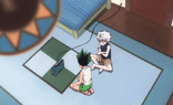 Killua y Gon escuchando la cinta