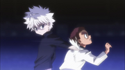 Killua golpea a Zushi