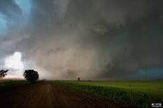 The Winthrop, Arkansas mid-range EF4 near peak strength.