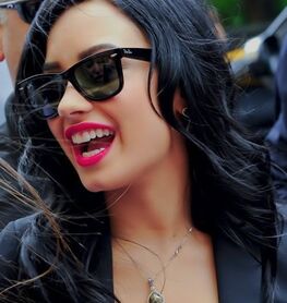 LOVE the lipstick she has on here! :]