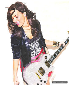 As much as I love the Demi and guitar picture here, somehow it does remind me of Ian. :o