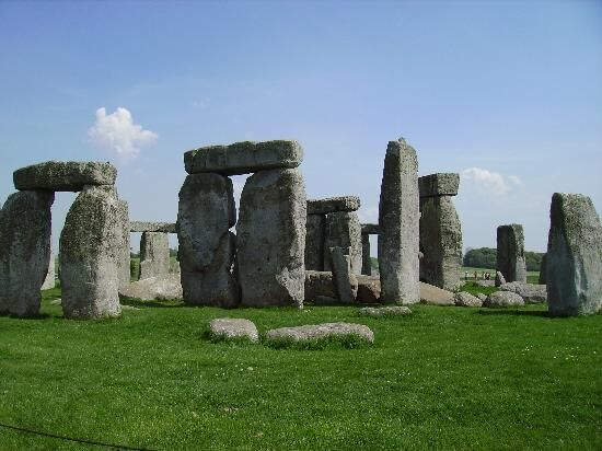 Nearby-salisbury-stonehenge.jpg