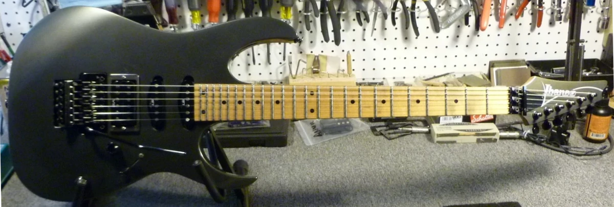 ギター Ibanez RG560 Ibanez RG560 Electric Guitar w/Locking Tremolo System Black | Reverb