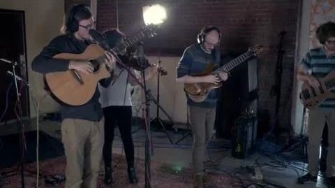 Little_Tybee_performs_"Languid"