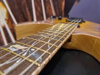 JCRG22S10 fretboard