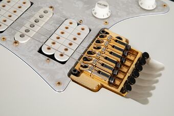 ギター Ibanez JEM7V-WH Ibanez JEM7V Steve Vai Signature Series Electric Guitar JEM7VWH
