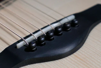 Fingerstyle saddle