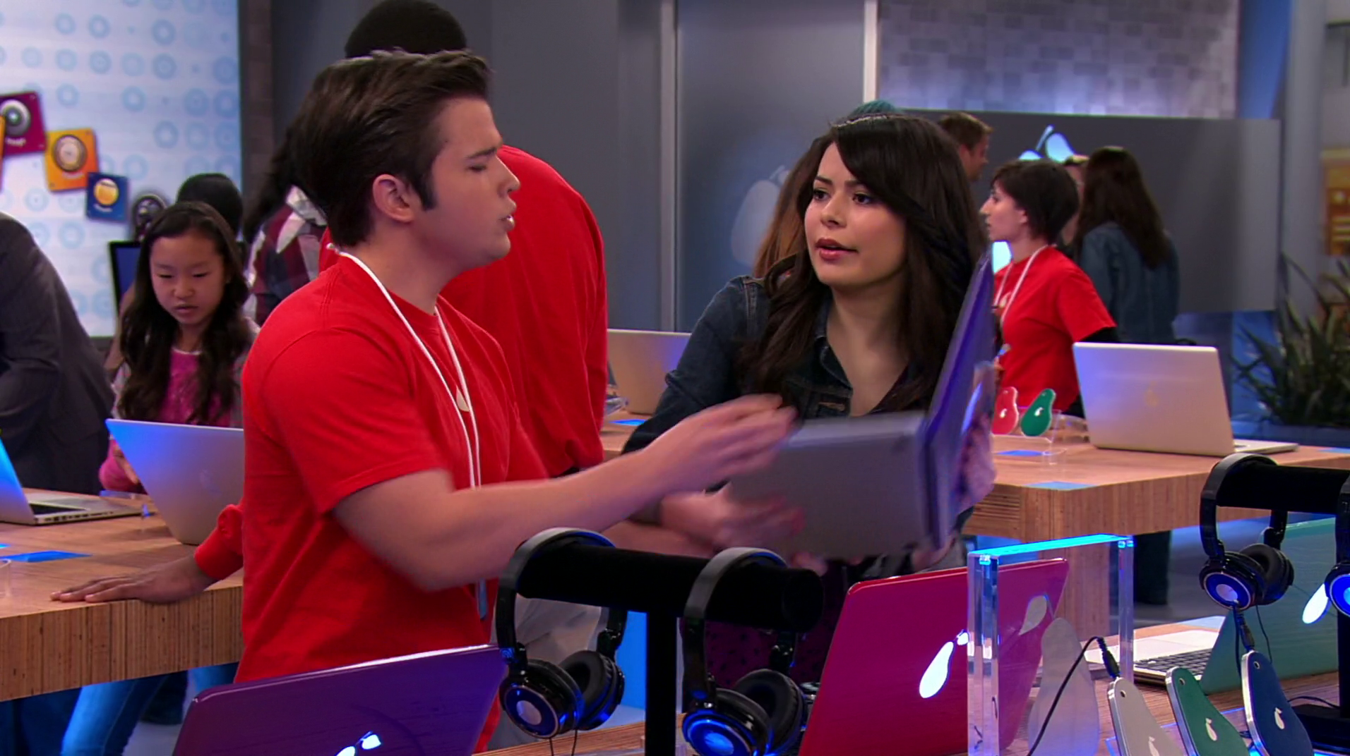 iPear Store, iCarly Wiki