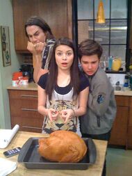 ICarly-icarly-10035083-525-700