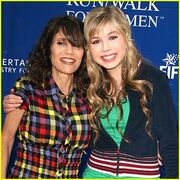 Jennette-mccurdy-mother