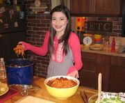 Carly making spagetti tacos