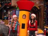 IChristmas-icarly-6604013-320-240