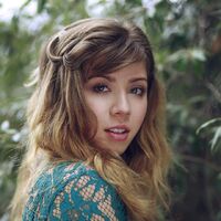 Jennette Blue Outift