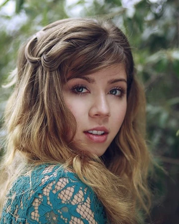 Jennette Mccurdy Icarly Wiki Fandom ℹ️ icarly.net receives about 14 unique visitors per day, and it is ranked 9,217,644 in the world how many people visit icarly.net each day? jennette mccurdy icarly wiki fandom
