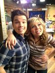 Nathan and Jennette on-set