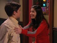 IChristmas-icarly-6603743-320-240