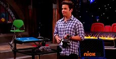 ICarly.S07E07.iGoodbye.480p.HDTV.x264 -Finale Episode-.mp4 002332286-010