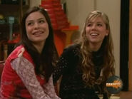 Carly and Sam beaming smiles at Spencer after their make up hug