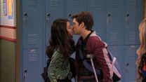 Carly and Freddie kiss goodbye in the school hallway.