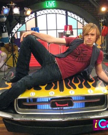 Wade Collins Icarly Wiki Fandom Pessoa que sofre fofoca.pessoa que e vitima de fofoca.em situacao, ruim, desconfortavel, desfavoravel.em maus lencois, em apuros. wade collins icarly wiki fandom