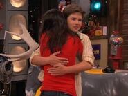 IChristmas-icarly-6603734-320-240