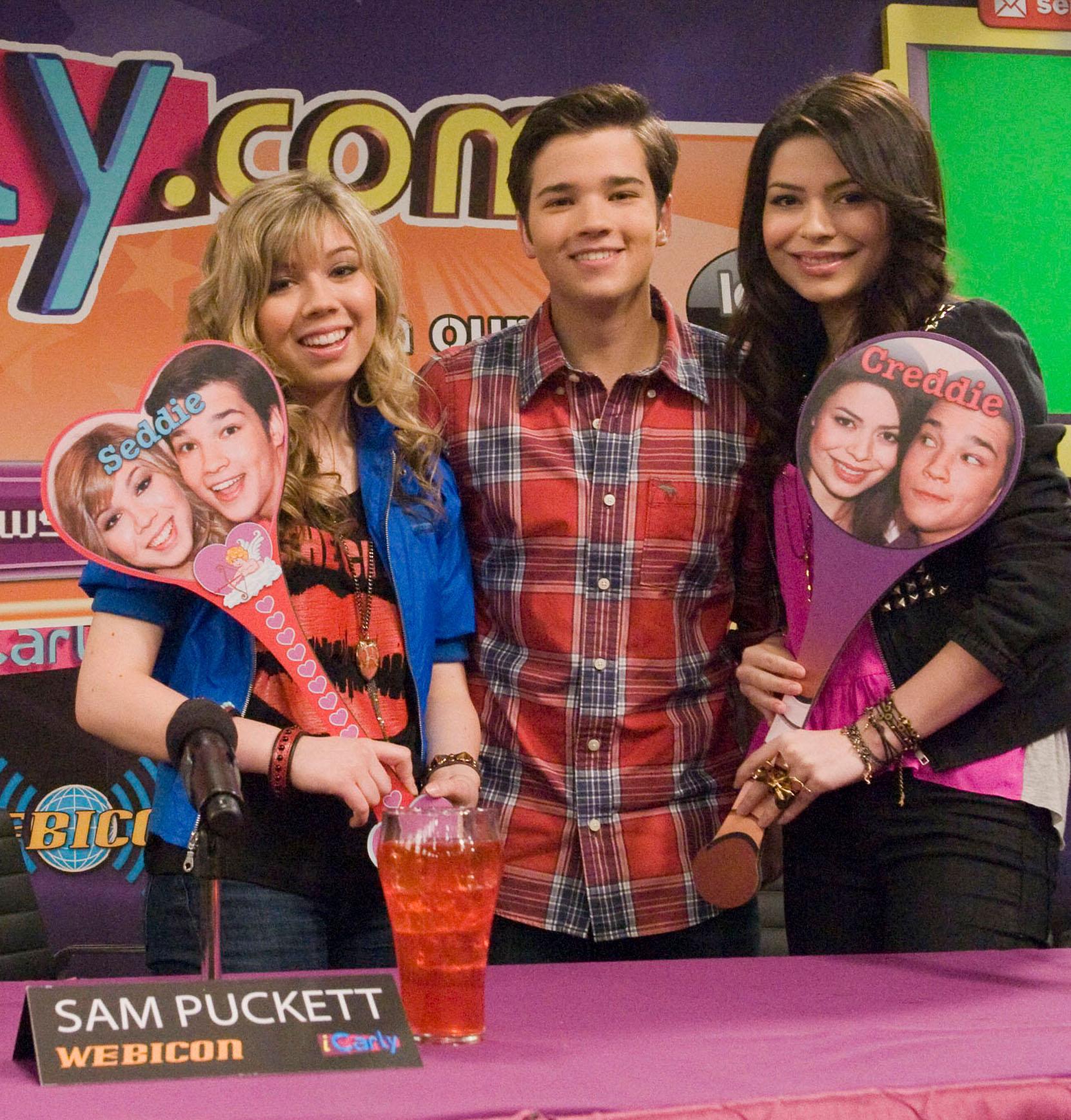 iStart a Fanwar iCarly Wiki Fandom