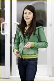 Miranda-cosgrove-hungry-cat-02