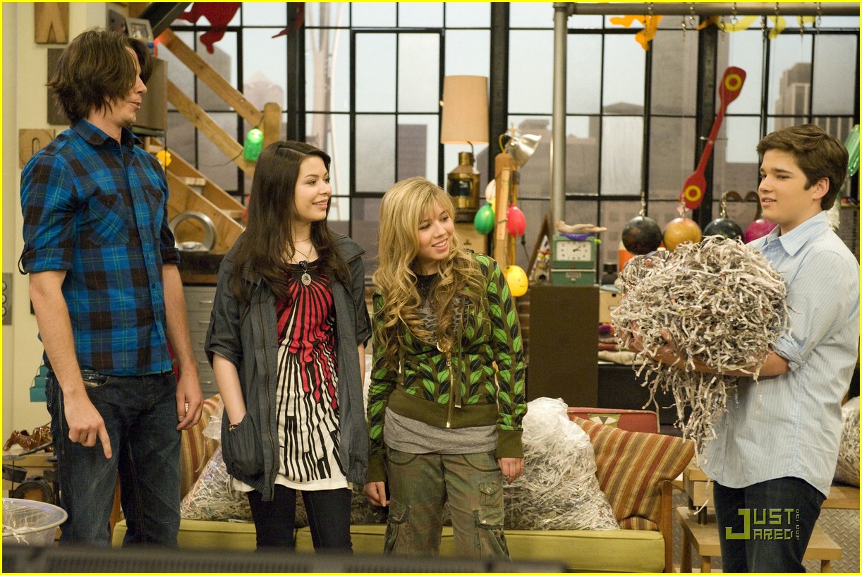 iPear Store, iCarly Wiki