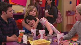 ICarly.S06E02.iGo.One.Direction.480p.WEB-DL.x264-mSD-13-07-01-.jpg