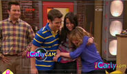 Carly, Freddie, and Sam hug. Note Sam's lowering her head into Carly