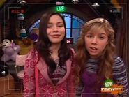 Carly and Sam shoulder to shoulder on iCarly