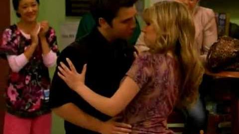 Sam and Freddie Kiss!!! (iLost My Mind) -- Icarly -- (- Beijo de Sam e Freddie )