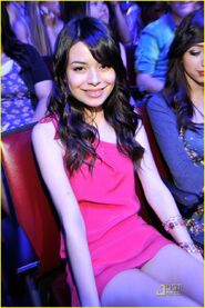 Miranda-cosgrove-2010-tcas-01