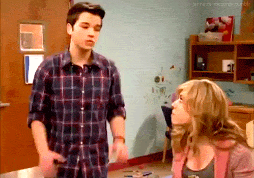 I Carly Nipple Slip