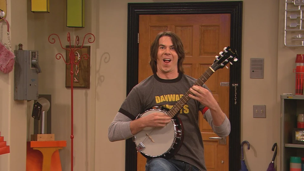 https://static.wikia.nocookie.net/icarly/images/9/91/SPENCER_BANJO.jpg/revision/latest/scale-to-width-down/985?cb=20100512021322